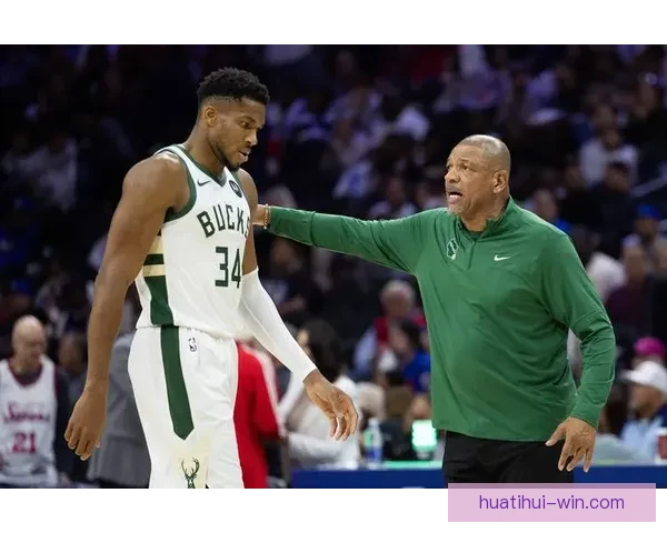 字母哥谈球队管理：领袖作用助力边缘球员保持积极心态传递正能量